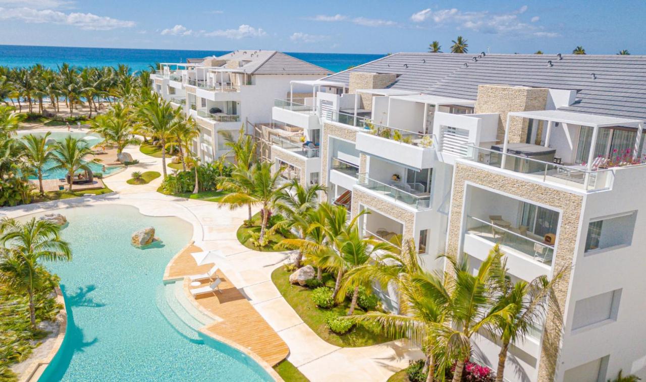Luxury 1 BR at Aqua Esmeralda Private Beach Access - B&B