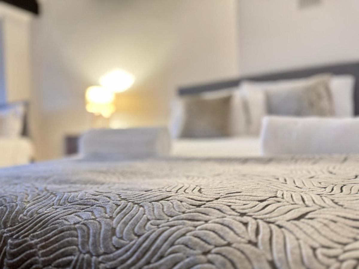 SHM Stays Solihull HS2 NEC Airport Nr M6 M40 M42 Great for Long & Short stays 15 min walk to Train Station 5 min drive to Town Centre outside Bus Stops & Supermarket Free Parking - Ferienwohnung