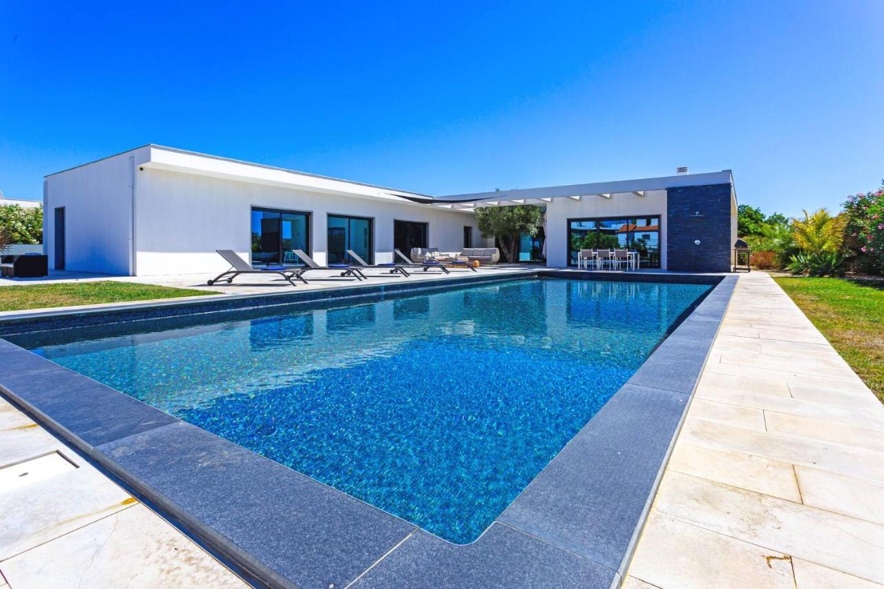 Blue Hill Boutique Villa by Junto ao Mar - Chambres d'hôtes Quelfes