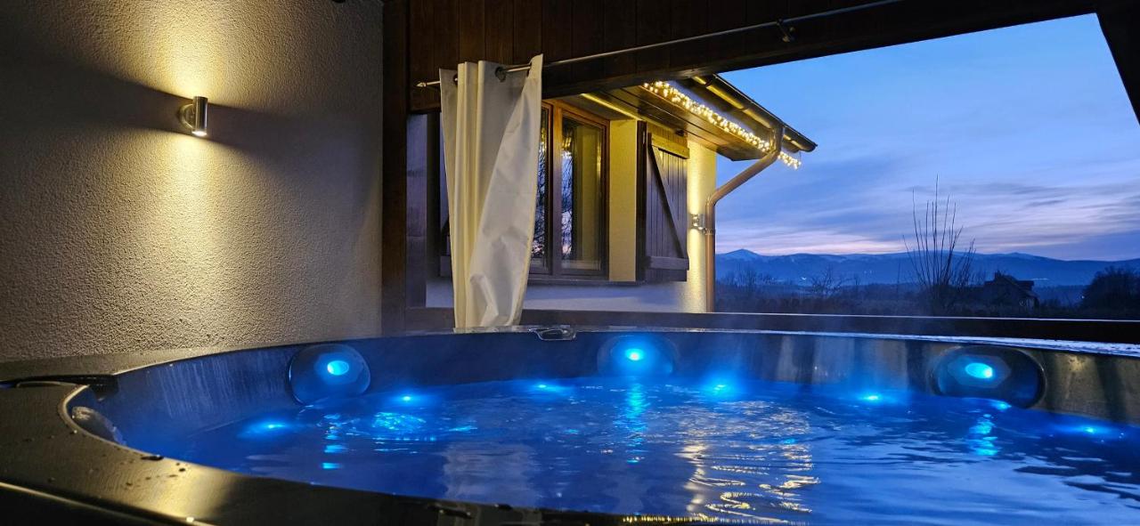 Domek pod Świerkami & Jacuzzi - B&B