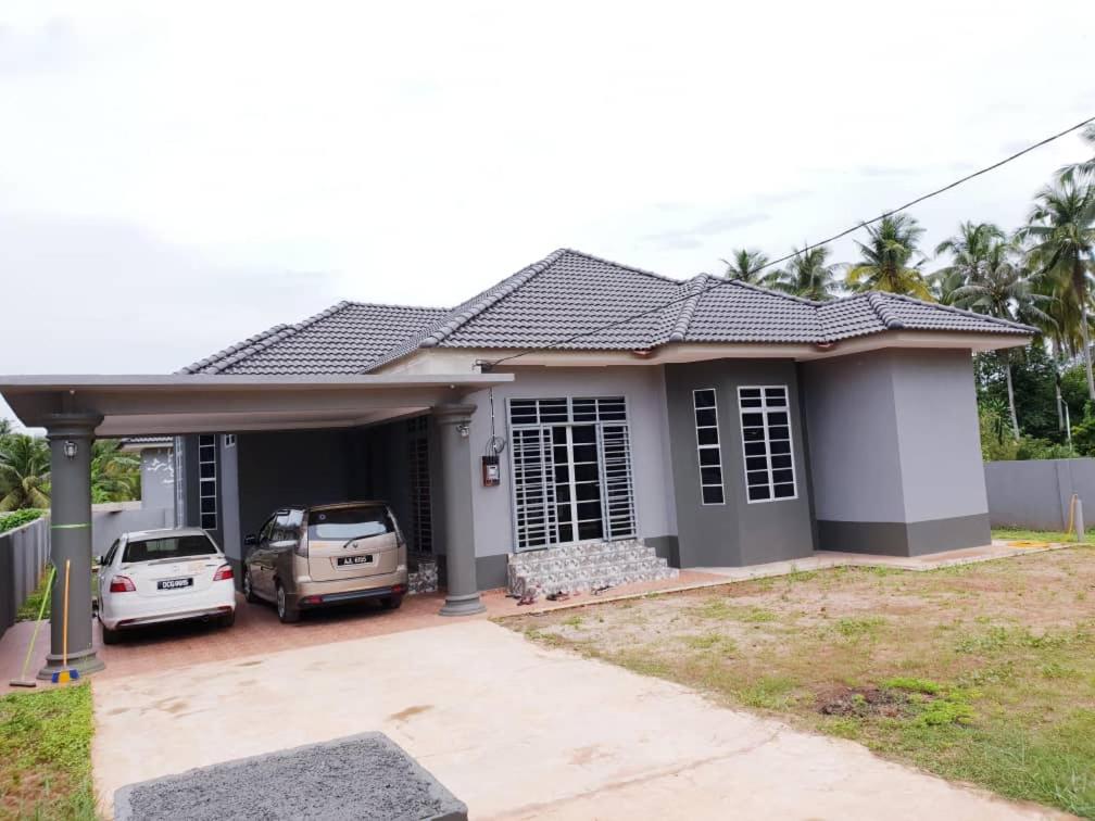 Cikteh Homestay Besut - Bed and Breakfast