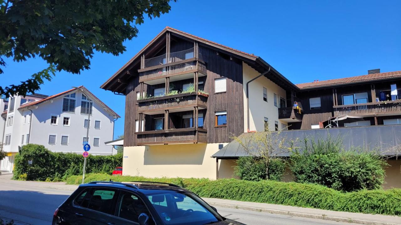 MADISON Homes Apartment 50 qm in Prien mit Balkon, Bergblick, Parkplatz, zentral gelegen - B&B