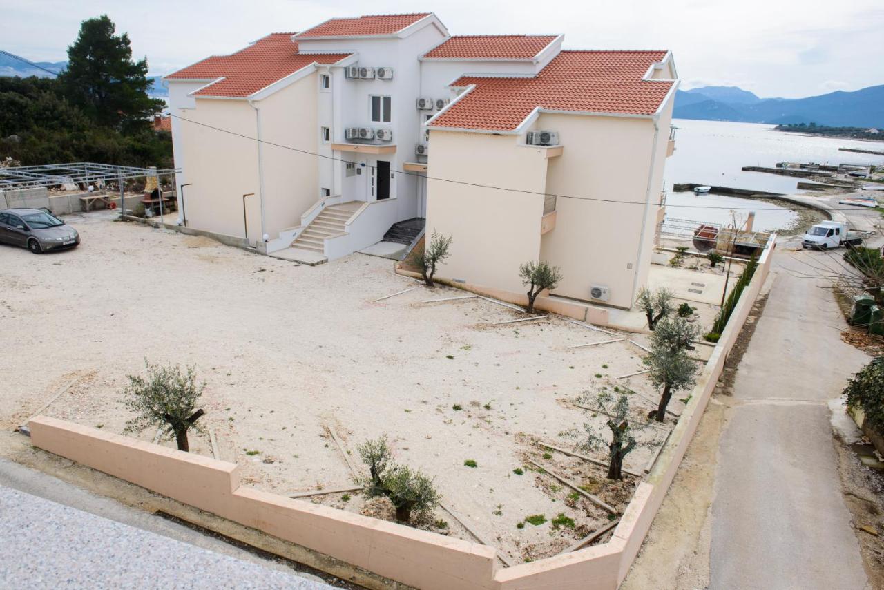Apartment mit Terrasse