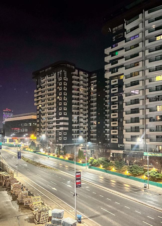 Luminosa - Smart Luxury Apartment in Aviatiei - Free Parking - EV Station - B&B Bucarest