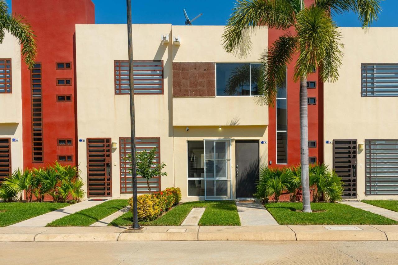 Family House with Pool 10 min airport - Bed and Breakfast Acapulco de Juárez