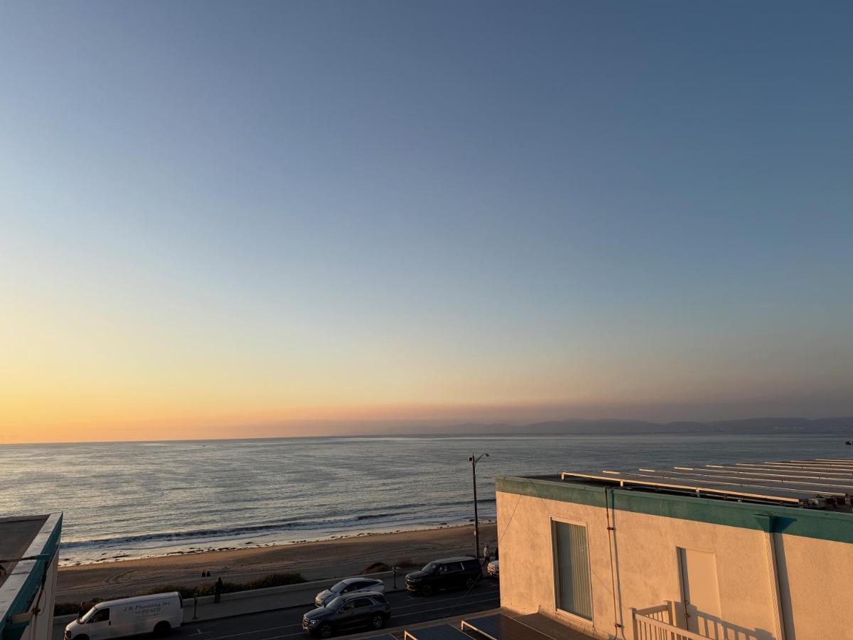 Oceanfront 1 BR Oasis w Parking & Pool 417 - B&B