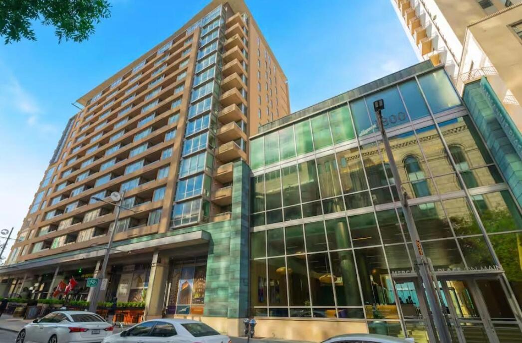 Modern Downtown Dallas City View High-Rise, Free Parking, Pool, Gym - B&B