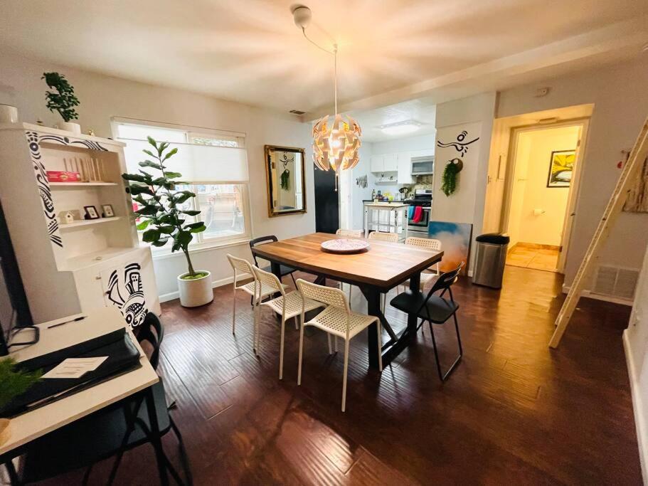 Artist's Condo with 2 Bedroom & Arcade - B&B Sacramento