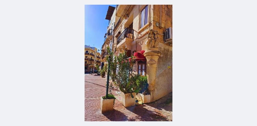 Seafront 4-Bed Townhouse with Breathtaking Views - B&B Iż-Żlielaq