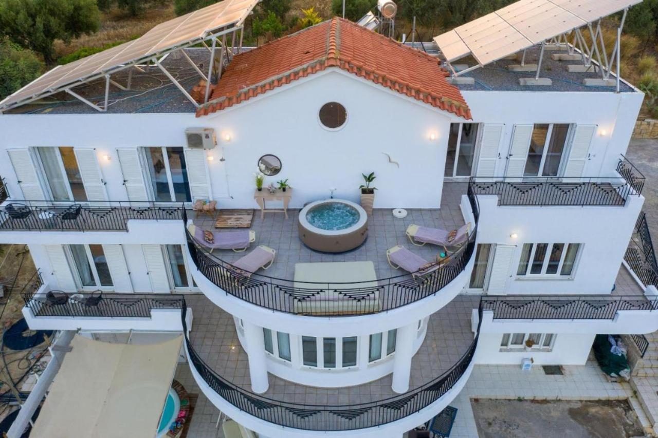 White House Chersonisos with Private swimming pool - B&B
