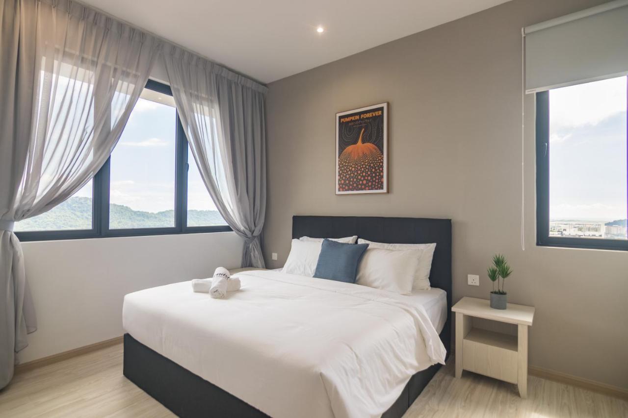 Three-Bedroom Apartment with Balcony