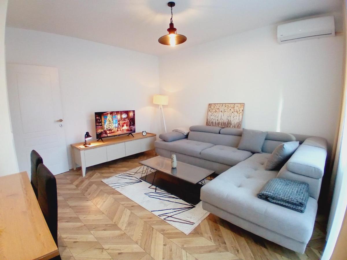 Agoraapartment - Bed and Breakfast Pejë