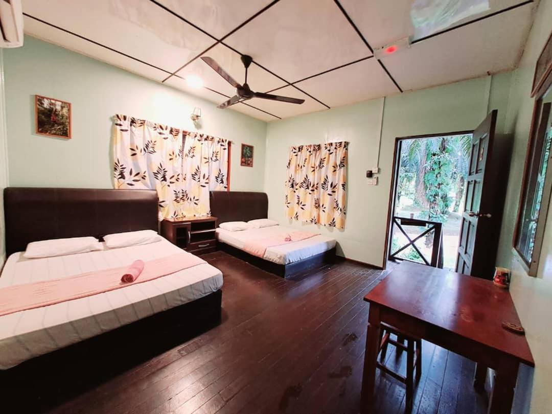 Quadruple Room with Private Bathroom