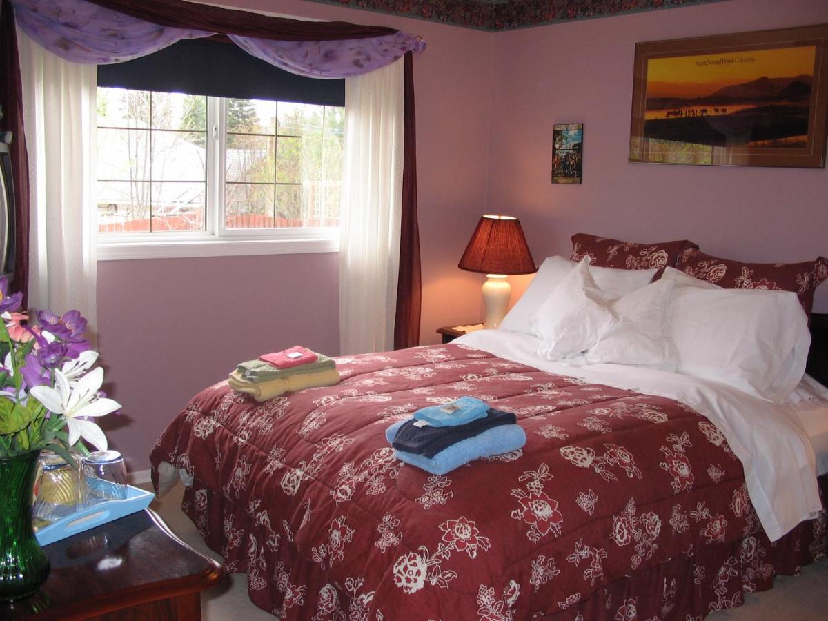 Queen Room with Shared Bathroom