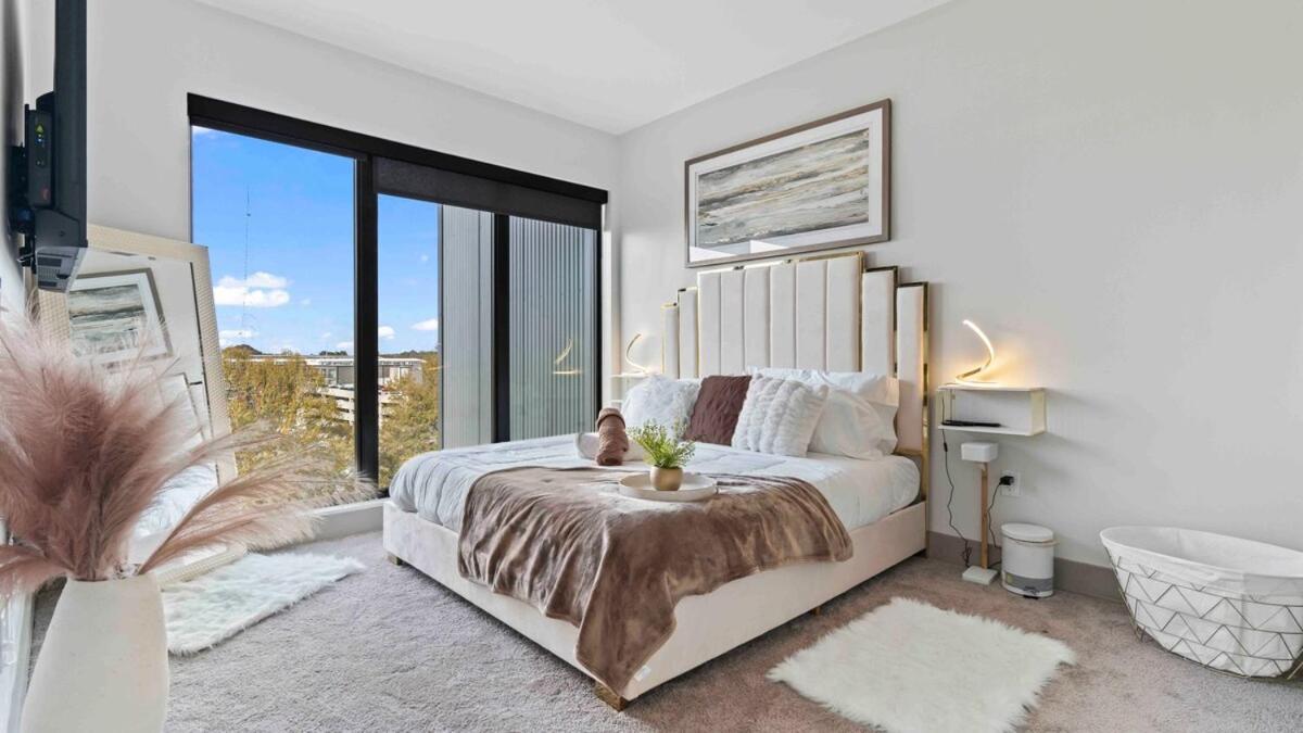 NEW! ChateauOasis PenthouseViews KingBed FreePark - B&B