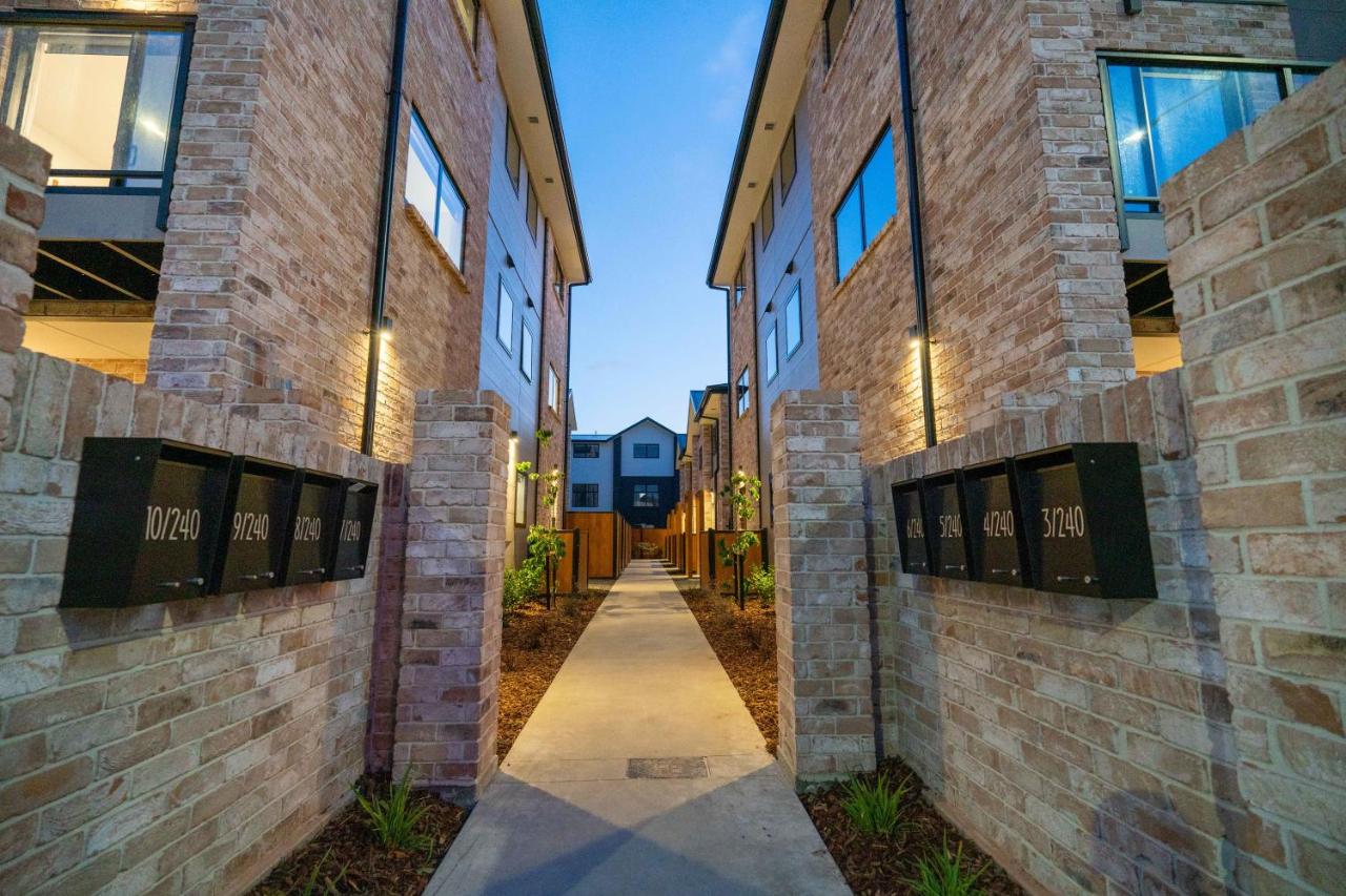 Ultimate Christchurch Escape 4-Bed 4-Bath Carpark - Bed and Breakfast Christchurch