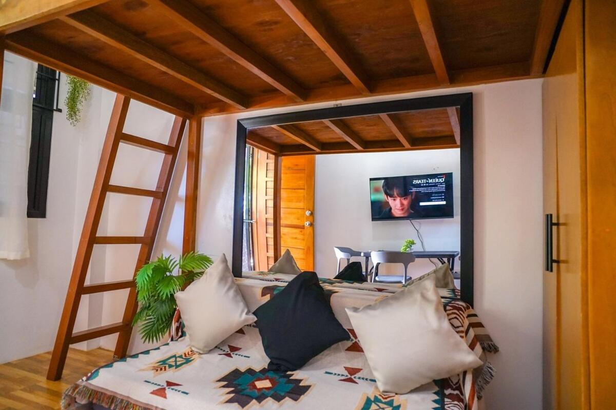 Cozy LoftBed Wi-fi Netflx Ligao Natl Rd W Parking Rm 308 3F - B&B Ligao