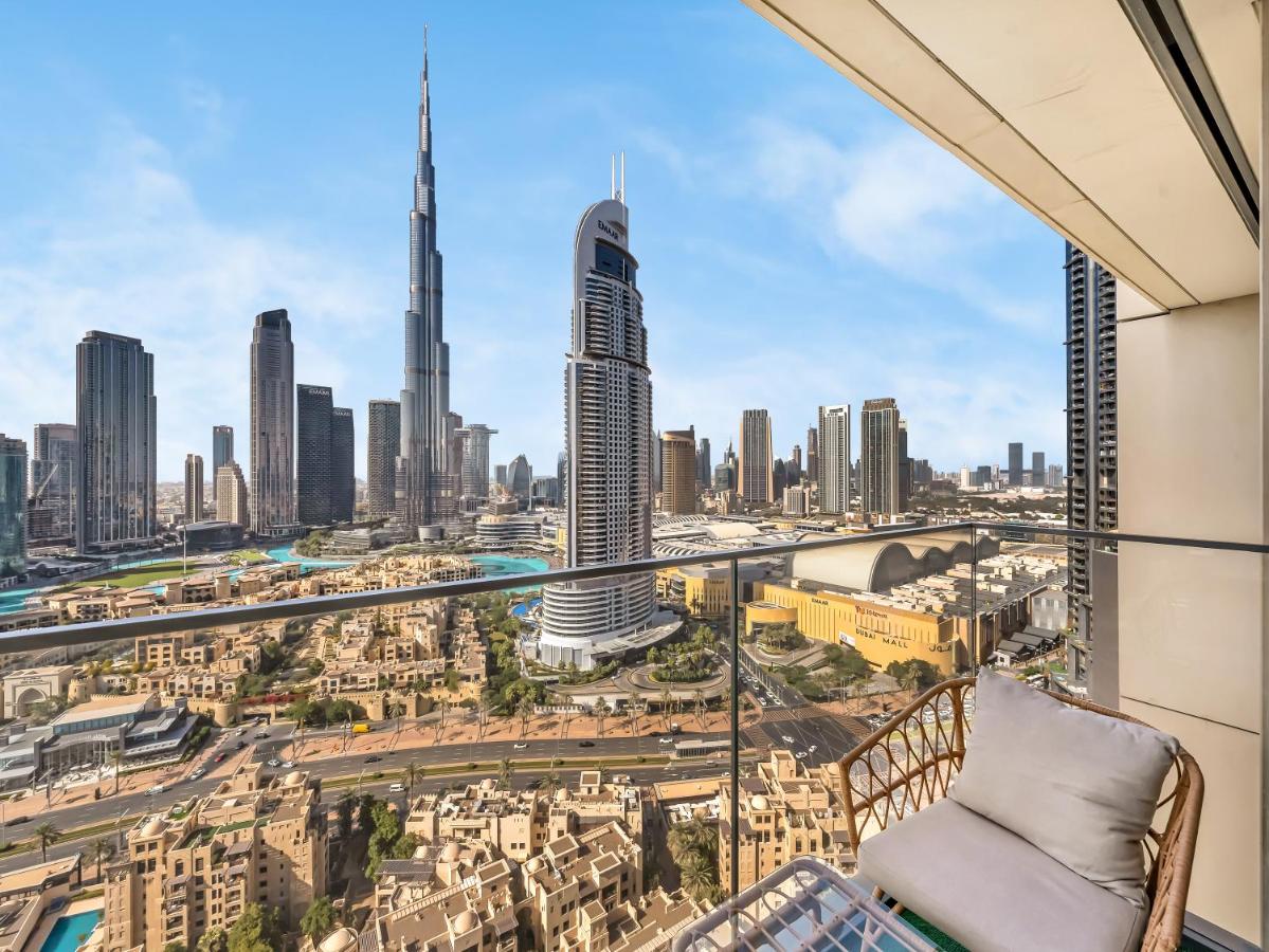 Luxurious Apartments in Burj Royale with LED Burj Khalifa Views opposite Dubai Mall - B&B