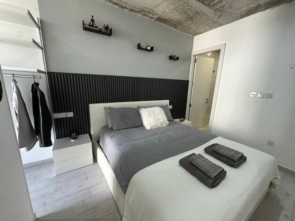 Paceville - 3A - Stylish 2BR Centre Apartment - B&B San Julian's