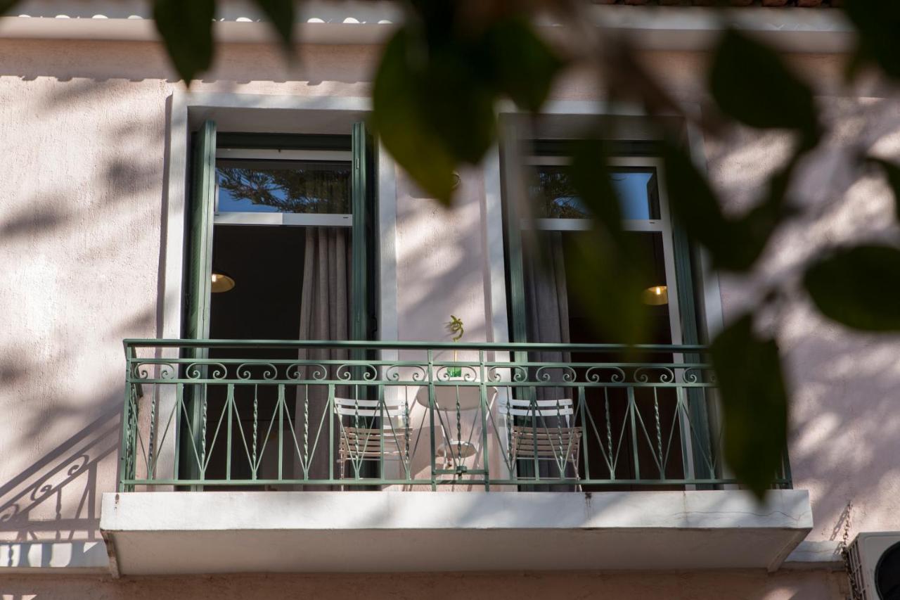 Neoclassical with Jacuzzi near Acropolis-Living Stone Aragonit - Bed and Breakfast Athene