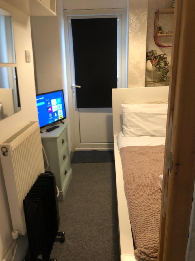 Single access en suite room - B&B