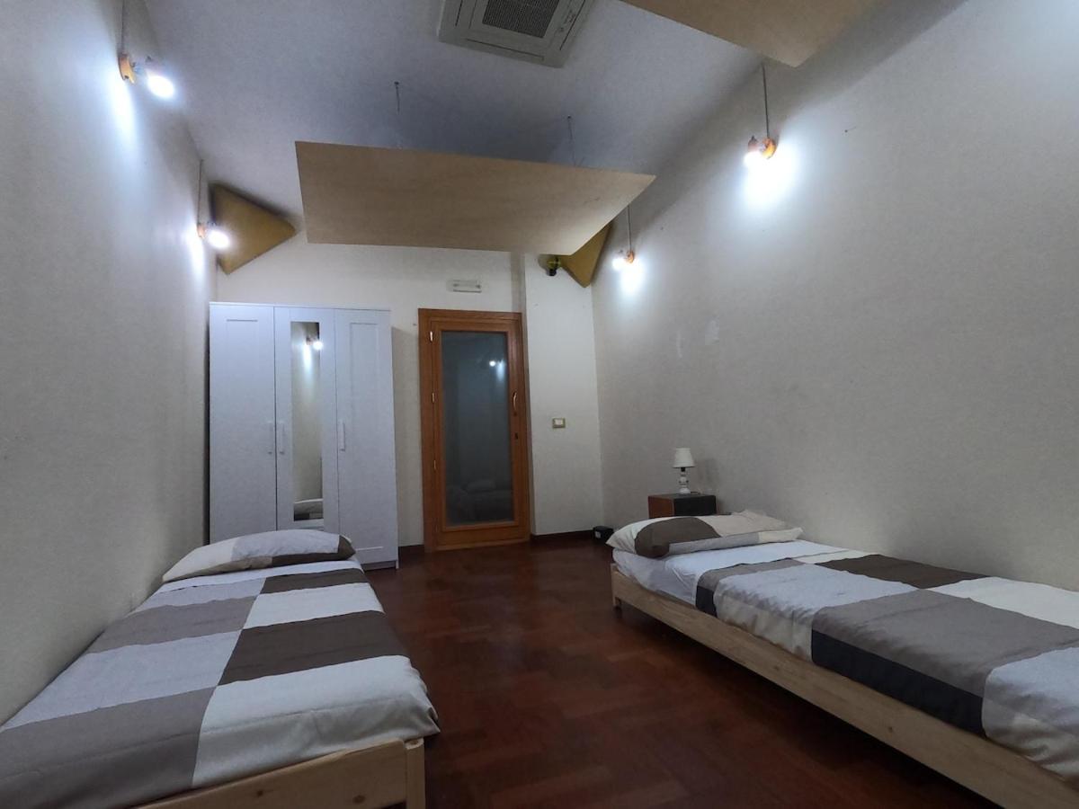 Comodo e silenzioso bilocale in centro città - B&B Nápoles