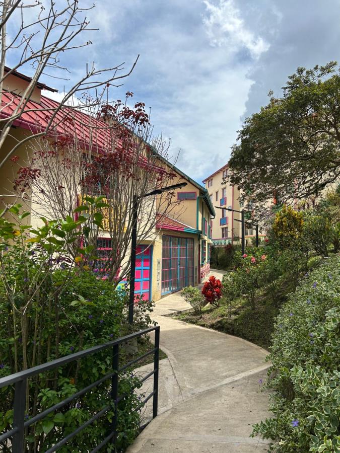 Apartamento cómodo y tranquilo cerca al parque principal de Guatapé - B&B