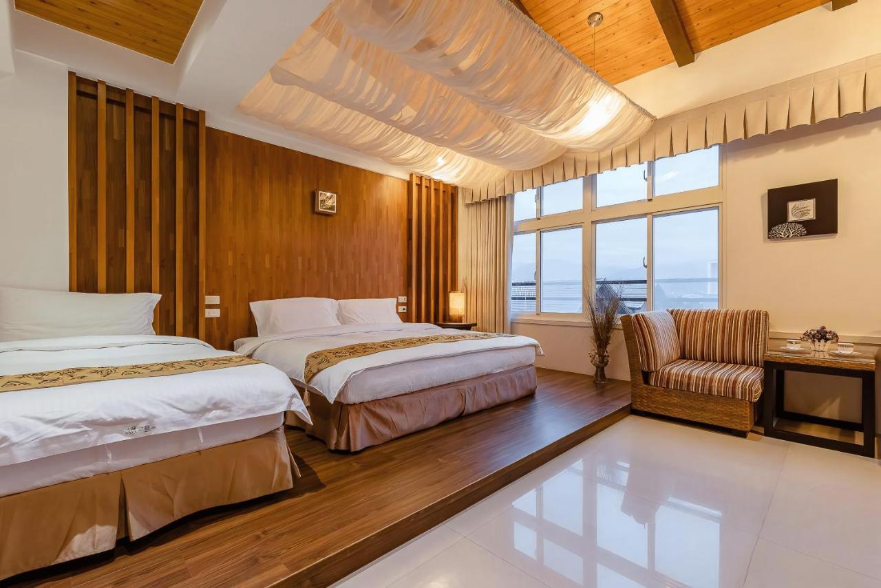 Dreibettzimmer mit Bergblick