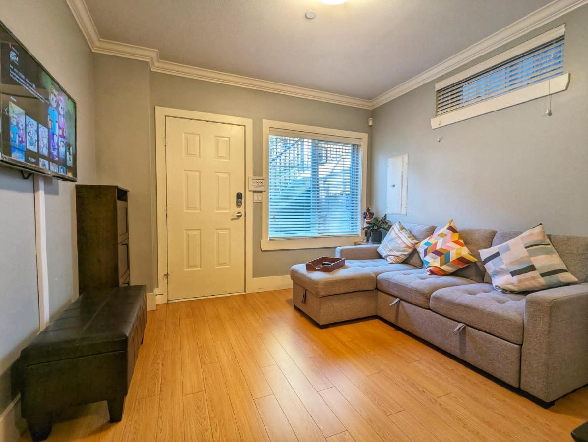 Cozy home with 3beds2baths in Marpole Vancouver - Ferienwohnung