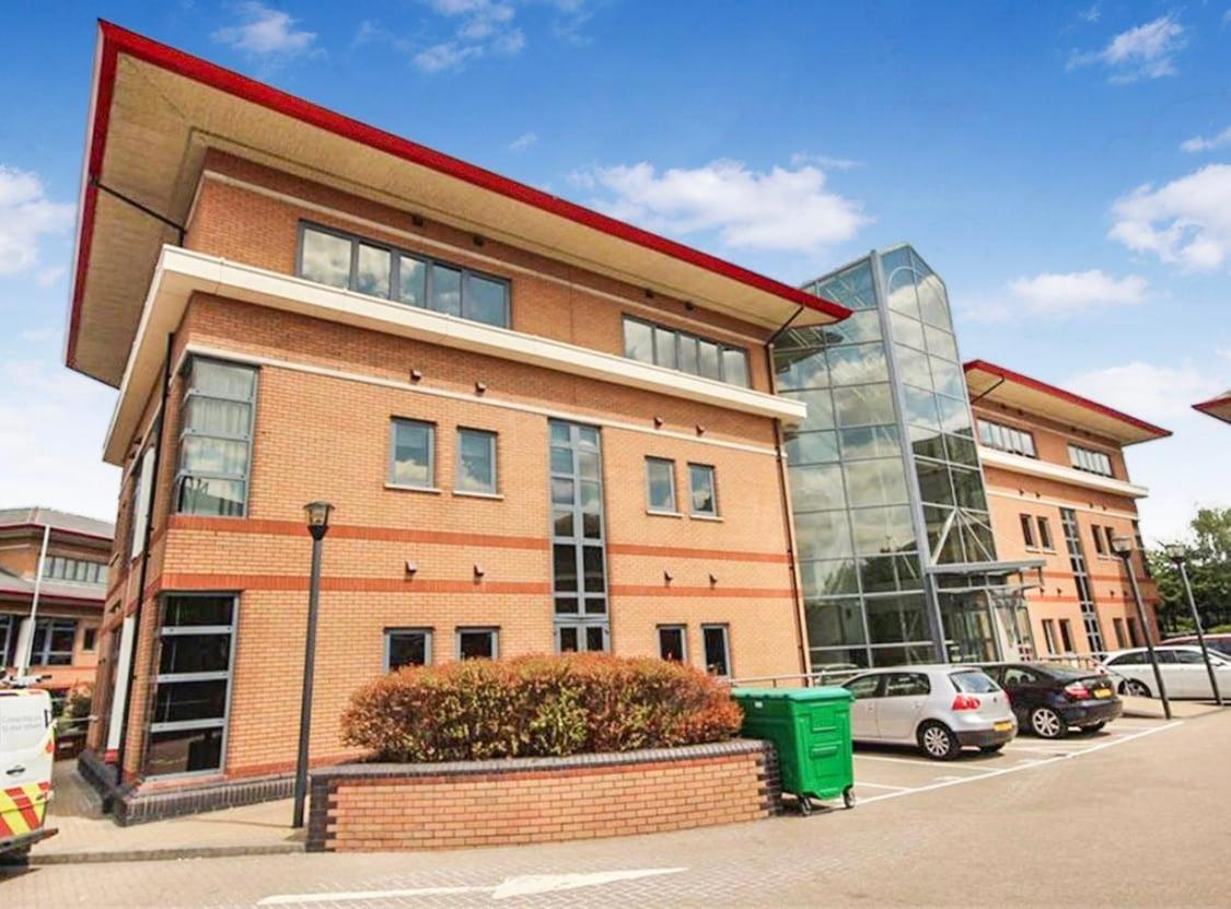 1-BR Apartment next to Heathrow Airport London Free Parking - Chambres d’hôtes