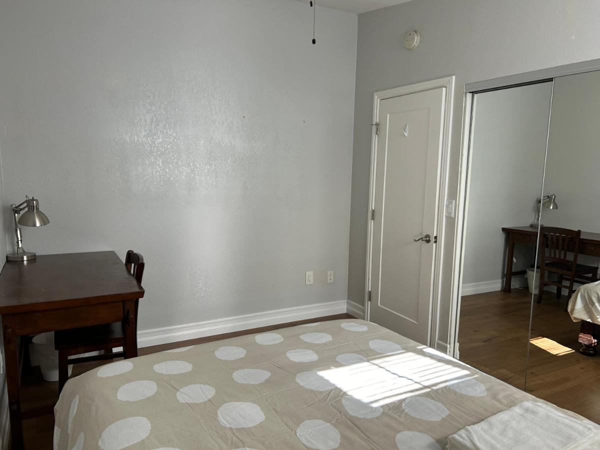 San Diego Homestay A - B&B