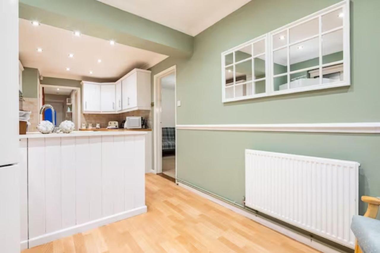 Spacious 3 Bed Home in Kidlington Garden and Parking Access - Chambres d’hôtes