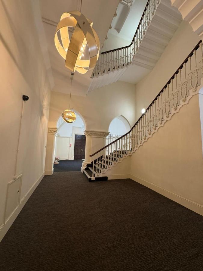 Contemporary 2-Bedroom Apartment in Wanstead, London - Chambres d’hôtes