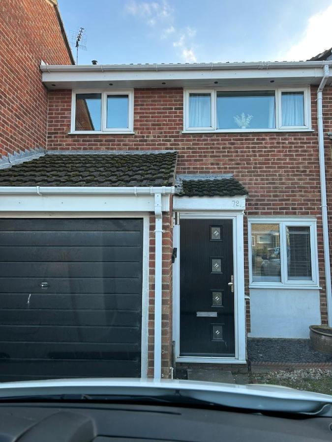 Spacious 3BR Home in Colchester, with Private Parking - B&B