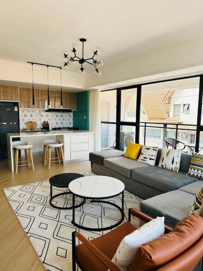 Elegant & Comfy 3-Bedroom Suite With Pool, Restaurant, Sauna, Bistro, Gym, Office Space, Fast Wi-Fi & City Views - Ferienwohnung Nairobi