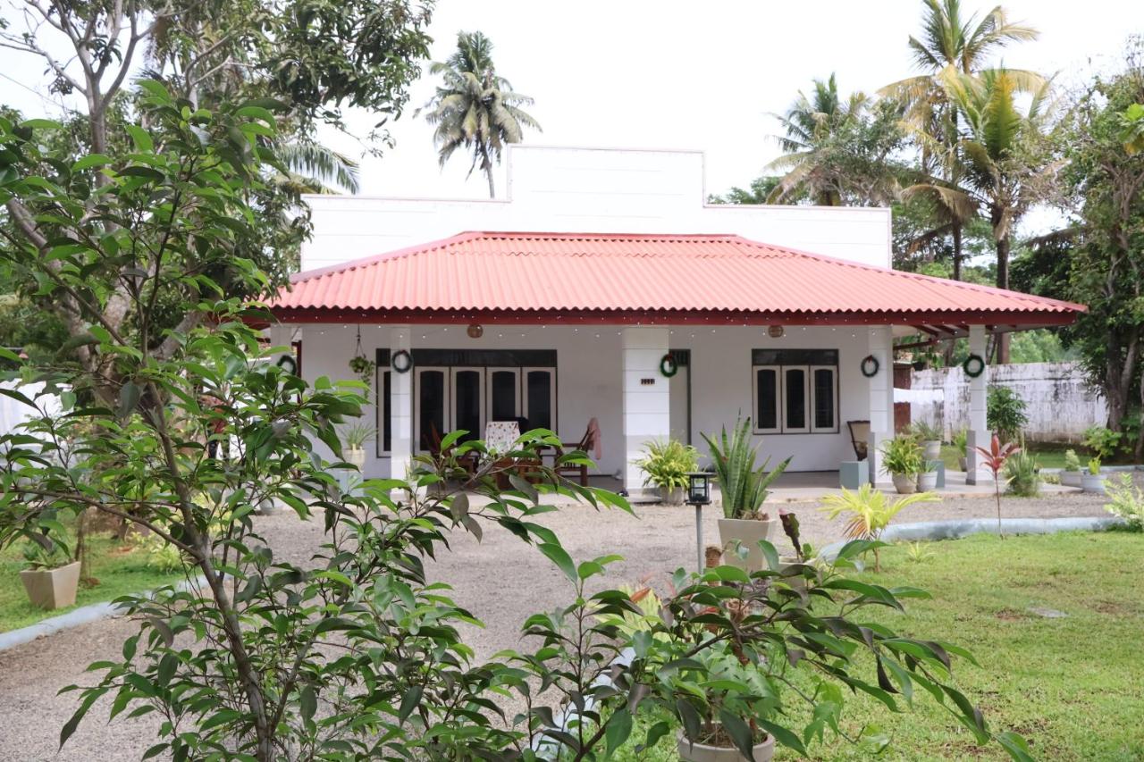Shinestar Villa Mirissa - B&B