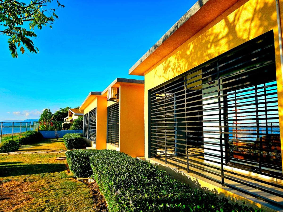 Landing Strip - West Wing Beach House - B&B