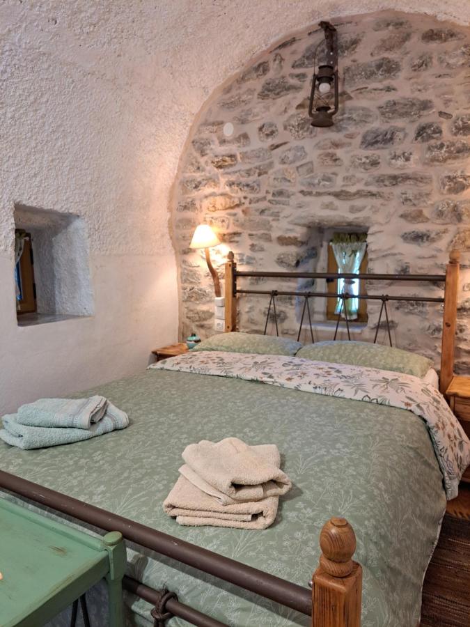 Double or Twin Room with Private Bathroom