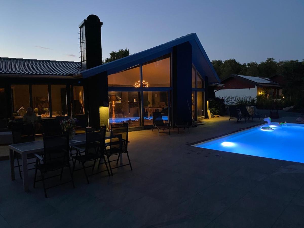 Delicious pool villa near Tylösand - B&B