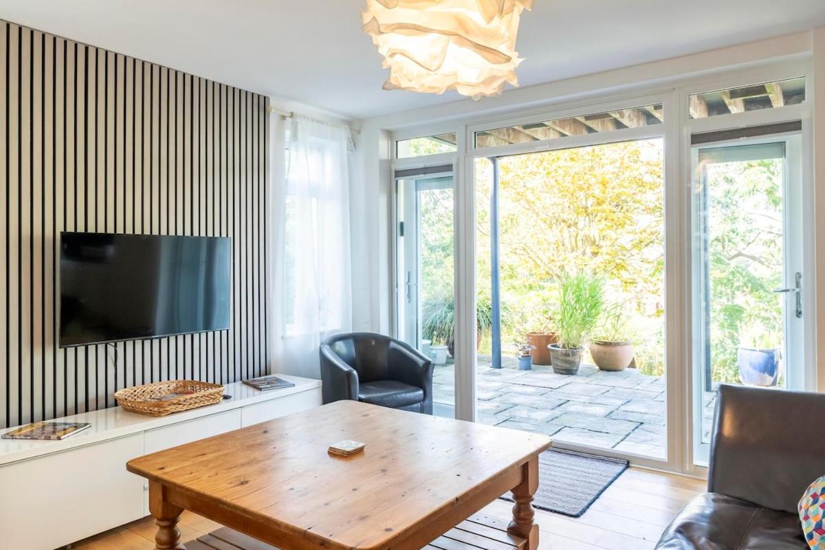Beautiful Cotham Garden flat 2 bedroom - B&B
