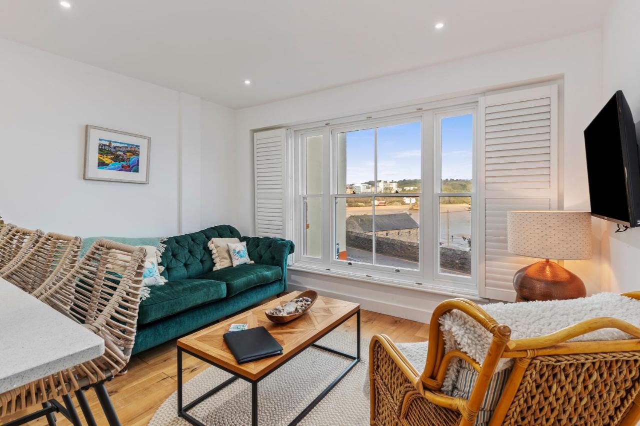 Midnight - Spectacular Sea and Harbour Views - B&B