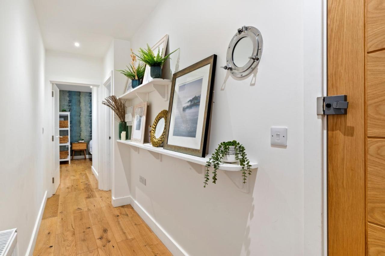 Azure - Spectacular Sea and Harbour Views - B&B Tenby