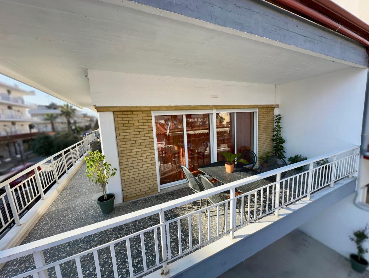 Seaside Family Home with Wraparound Balcony - Ferienwohnung