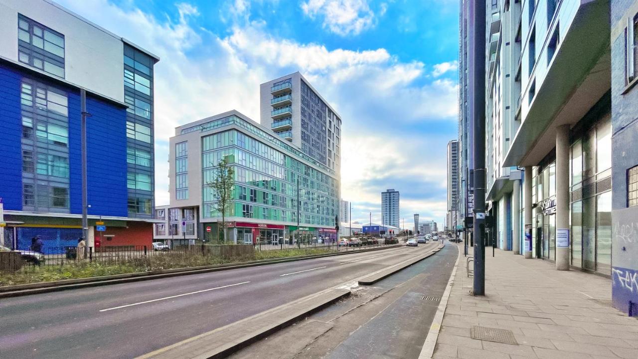 BRAND NEW! Stratford Westfield - O2 Arena & London Stadium & Abba - B&B