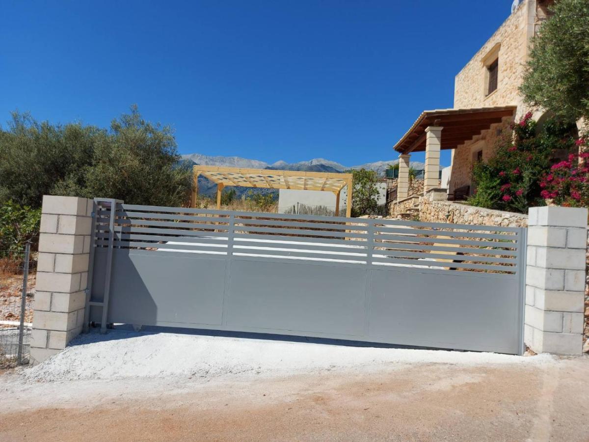 Villa Aris in Crete with heated pool! - B&B