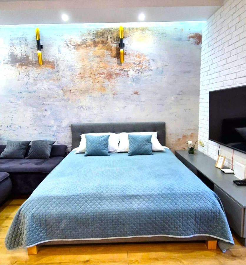 LUXURY BLUE CASCADE studio DOWNTOWN balcony - B&B