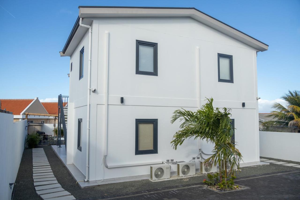 Kindvriendelijke 3 slaapkamer appartementen met zwembad, tropische tuin en vlakbij stranden - B&B