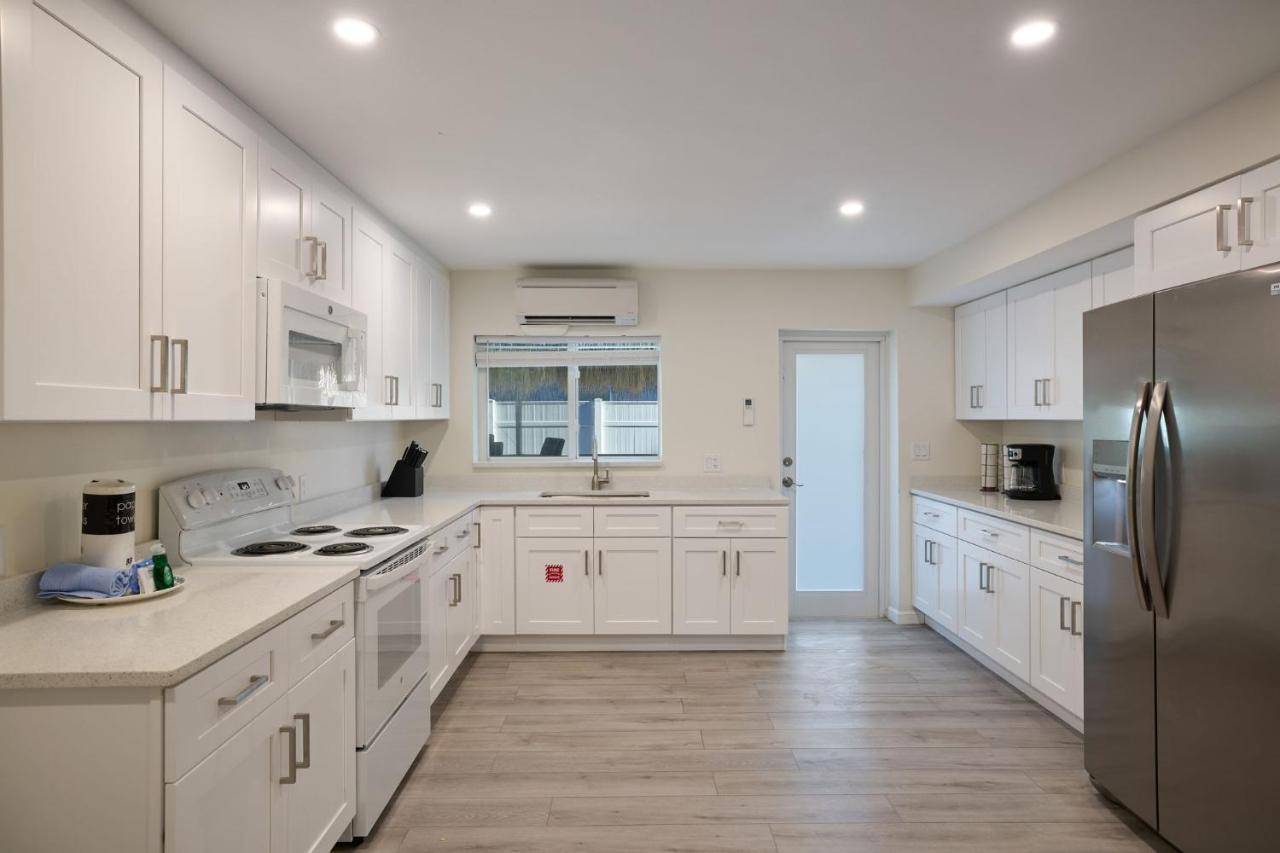 Renovated Ground Floor 3BR Residence with Pool and Spa at Margarita Mansion - Chambres d'hôtes Fort Myers Beach
