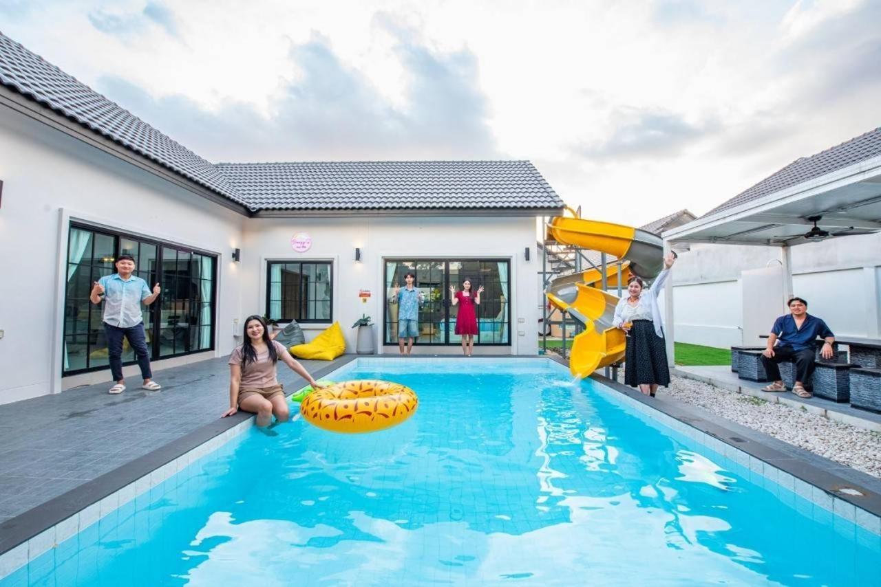 BreezyS Pool Villa - B&B