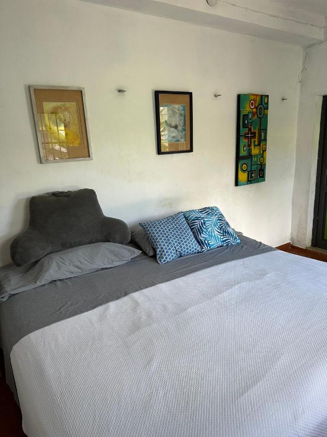 Hostal Chirrín - Bed and Breakfast Valladolid